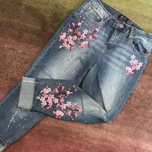 Earl Jeans floral embroidery front ankle length.